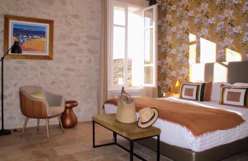 Lagnes House | La Cour Des Sens