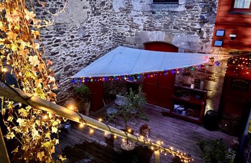 Dinan Apartment | La cour secrète