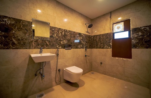 Kottakuppam Hotel | La Courtyard