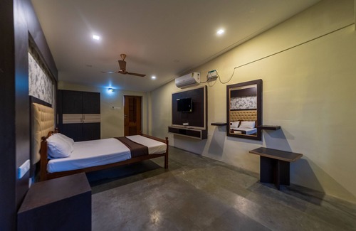 Kottakuppam Hotel | La Courtyard
