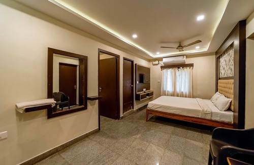 Kottakuppam Hotel | La Courtyard