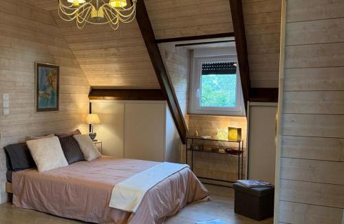 Bonneville-la-Louvet House | La Crinière d'Or Une chambre raffinée pour une parenthèse de douceur en normandie