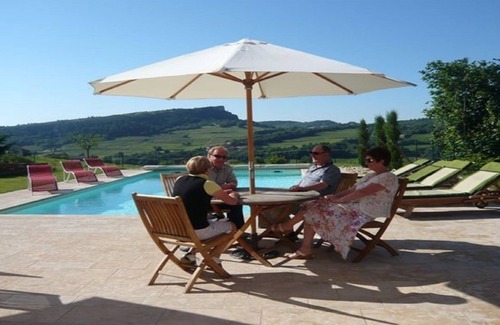 Vergisson House | La Croix - Farmhouse on a Vineyard in a unique courtyard development