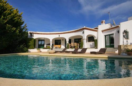 Mar Azul Villa | La Cumbre by Aguilarent