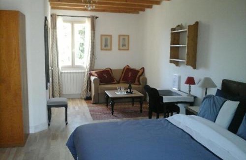 Saint-Hippolyte-le-Graveyron Bed & Breakfast | La Dentellière
