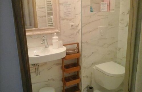 Saint-Hippolyte-le-Graveyron Bed & Breakfast | La Dentellière