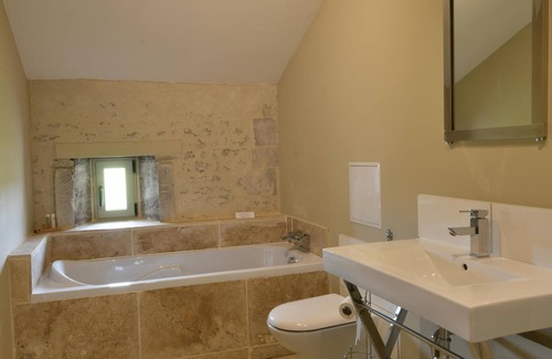 Reaux House | La Distillerie: Beautiful 2 bed Cottage in the Vines with heated swimming pool