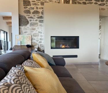 Toulaud House | La Ferme d'Helyette