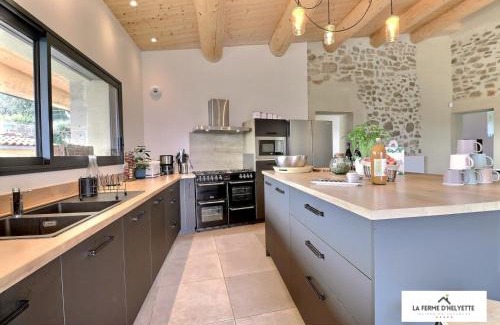 Toulaud House | La Ferme d'Helyette