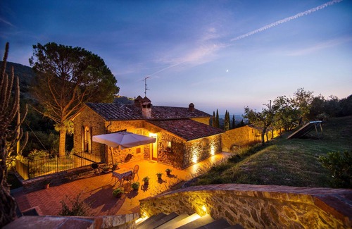 Cortona Cottage | La Fonte, our quaint little west facing cottage for two people.