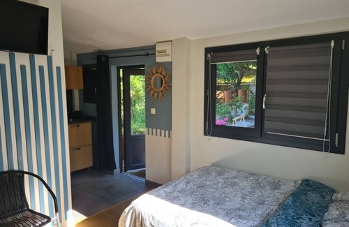 La Frette-sur-Seine Apartment | LA FRETTE-SUR-SEINE HAVRE DE PAIX Self-contained studio near train station and amenities