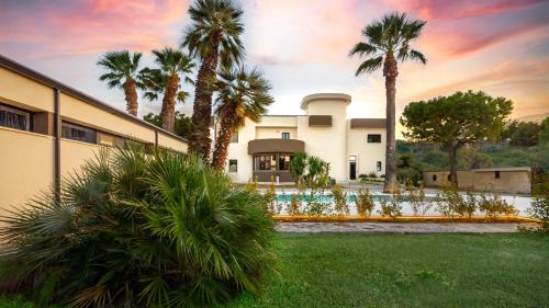 Taranto Villa | La Gigasuite - Design Villa at Sea with Spa & Pool