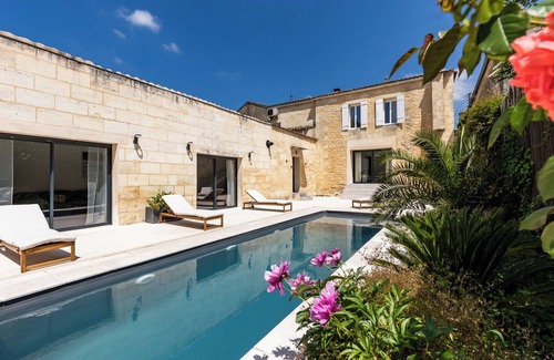 Gauriac House | La Girondine - Pool, billiards, vineyards and estuary