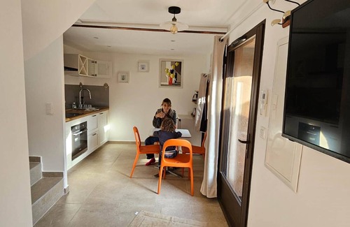 Cuers Apartment | La Grange du Vigneron 8 pers