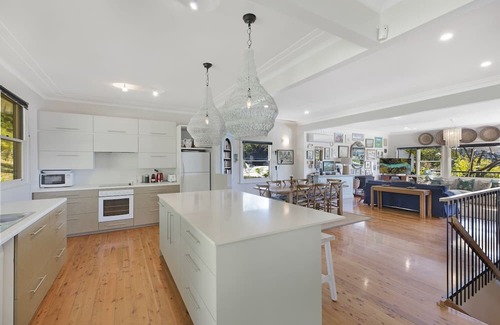 Avoca Beach House | La Gratitude - Short walk to beach, great views!