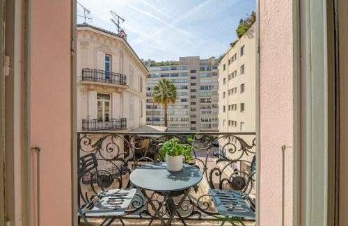 Cannes City Centre Apartment | La Guitare 22 - Spacious 1 BR apartment in the center of Cannes, right behind Grand Hotel