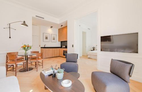 Cannes City Centre Apartment | La Guitare 22 - Spacious 1 BR apartment in the center of Cannes, right behind Grand Hotel