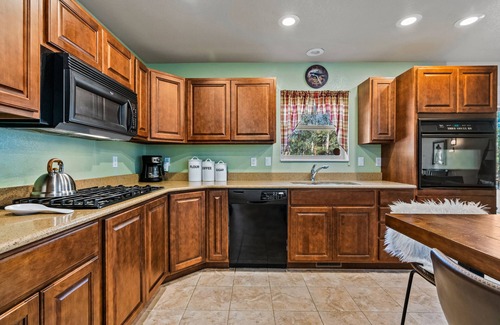 Buena Vista Cabin | La Hacienda BV: Family-friendly cabin nestled on 2 acres in the woods