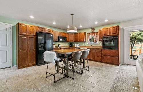 Buena Vista Cabin | La Hacienda BV: Family-friendly cabin nestled on 2 acres in the woods