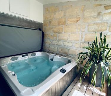 Saint-Bruno - Saint-Victor Apartment | La King Le 50 Suites and SPA