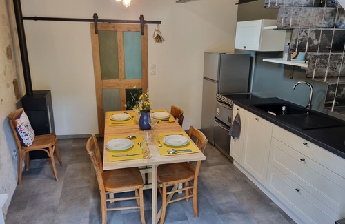 Dienne House | La Loge de Dienne Atypical house with terrace, mountain view and covered parking lot