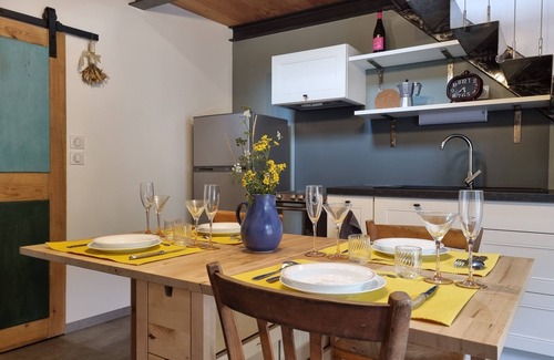 Dienne House | La Loge de Dienne Atypical house with terrace, mountain view and covered parking lot