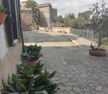 Gallese Apartment | La loggia del pappagallo