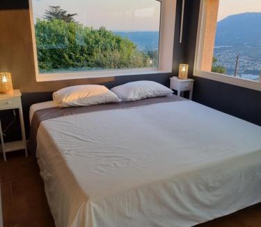 Porcio Apartment | La Mélenzanice