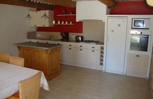 Cavaillon House | La Maison d'Alfred the charm of an old farmhouse at the foot of the luberon