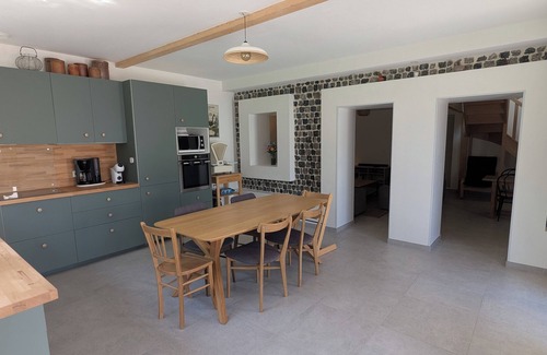 La Poterie-Cap-d'Antifer House | La Maison d'Anita at Le Tilleul, 4 km from Etretat, ideal for families or friends.