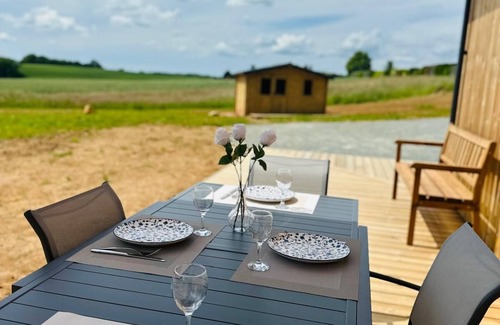 Saint-Avit-Senieur Ski Chalet | La Maison dans la prairie fleurie/Gîte Bleuet
