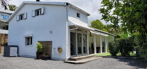 Sainte-Clotilde House | La Maison Dakoté