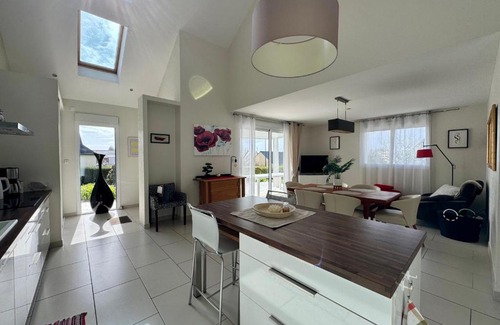 Pluguffan House | La Maison des Agapanthes - accès PMR - à 20 mn des Plages