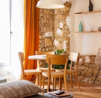 Salon-de-Provence Apartment | La Maison des Lamanon