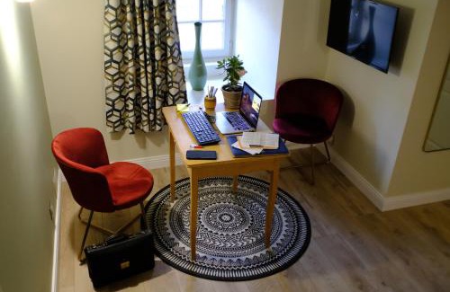 Tiffauges Bed & Breakfast | La maison du sculpteur à Tiffauges proche Puy du F