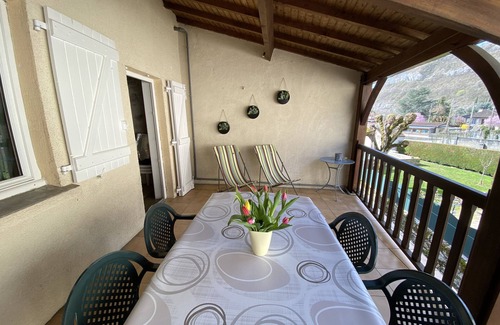 Cajarc House | La Maison Du Tour De Ville with Mountain View, Wi-Fi and Air Conditioning