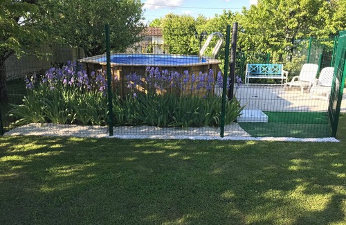 La Villedieu Cottage | La Maison Glycine. A charming 3 bedroom cottage set in beautiful countryside