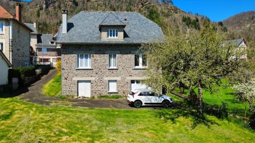 Vic-sur-Cere House | La maison Hortensias Vic-Sur-Cère - 6pers