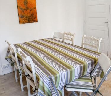 Vic-sur-Cere House | La maison Hortensias Vic-Sur-Cère - 6pers