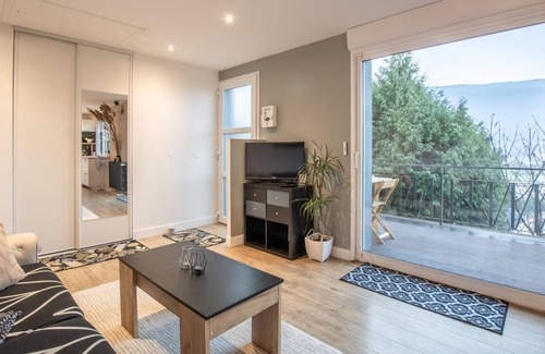 Voglans House | LA Maison LAC ET Montagne