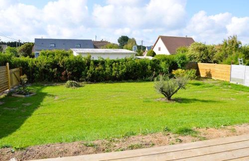 Asnelles House | La maison penchée, avec jardin à 50m de la plage