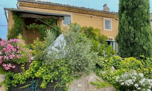 Salles-sous-Bois House | La Maison près de la Fontaine