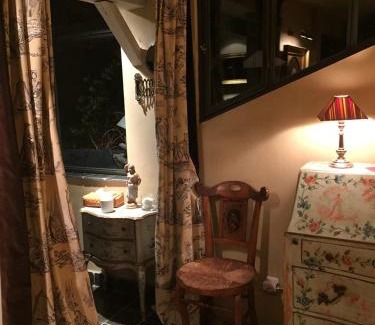 Faubourg Bed & Breakfast | La Maison Rousseau Chambre d'hôtes