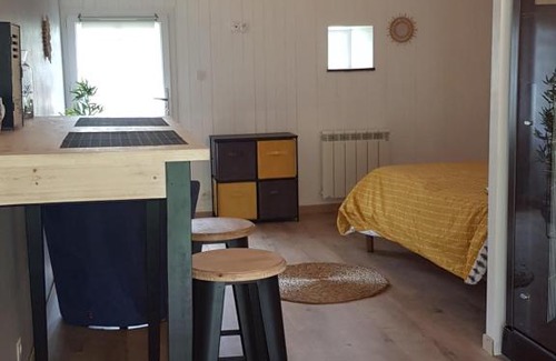 Le Breuil-Bernard Bed & Breakfast | La maisonnette