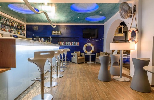 Kamari Hotel | La Mer Deluxe Hotel & Spa