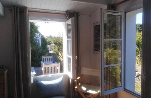 Ile d'Yeu House | La Meule- large house with enclosed garden not overlooked