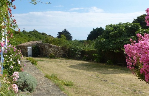 Ile d'Yeu House | La Meule- large house with enclosed garden not overlooked