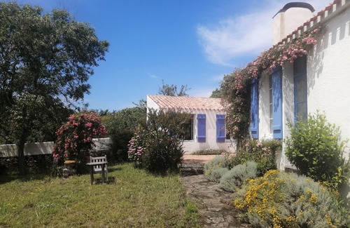 Ile d'Yeu House | La Meule- large house with enclosed garden not overlooked