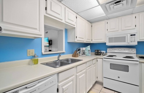 Port Aransas Condo | La Mirage Condo 216L Beachfront Resort Condominiums with Private Boardwalk