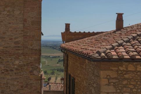 Casale Marittimo House | La Nave